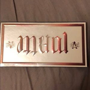 Kat Von D metal eyeshadow palette